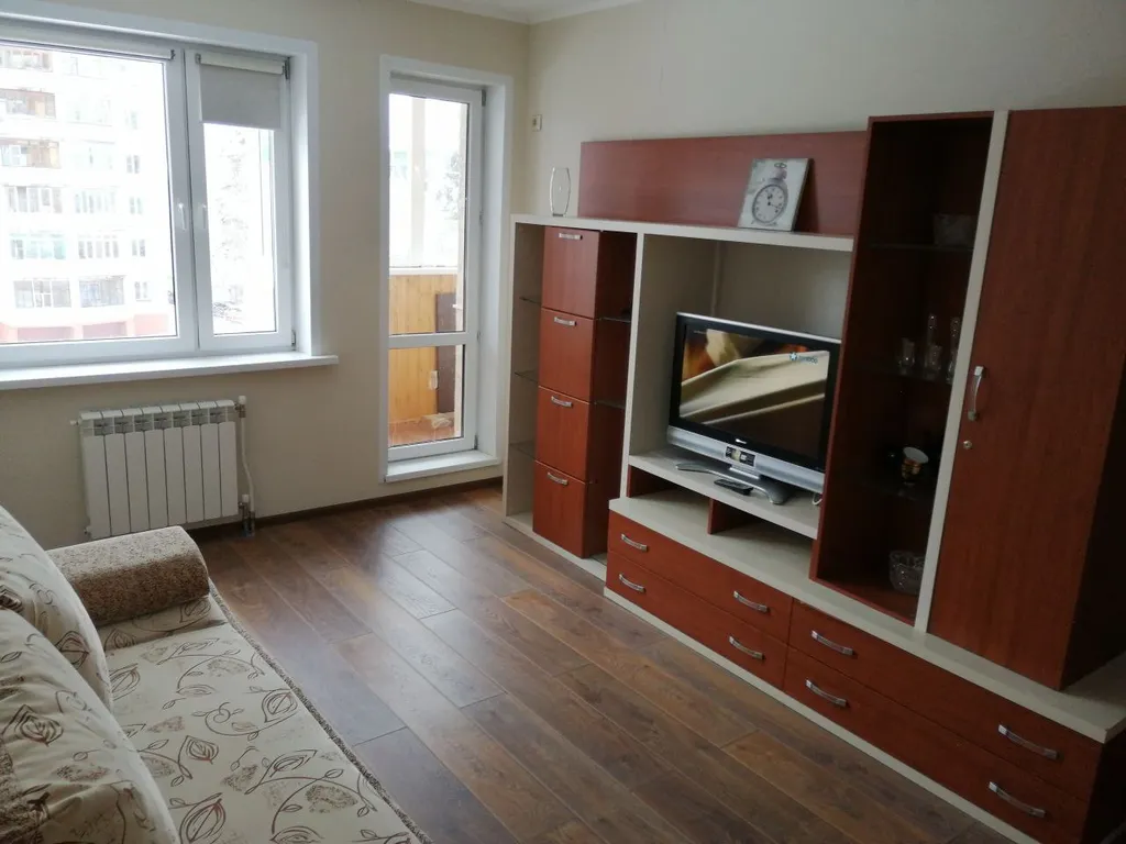 Современная квартира в хорошем районе, недалеко от станции метро