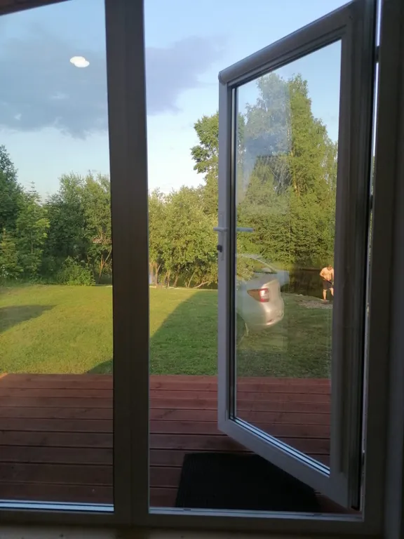 Уютный домик у реки