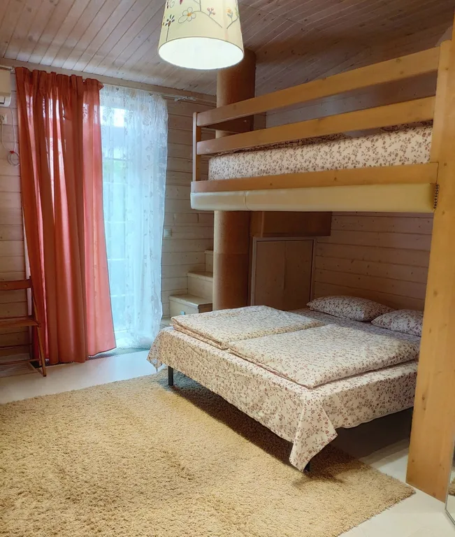 Квартира Woodroom: простор для семьи  в Доме  на Итальянском 9 — аренда посуточно в Таганрог