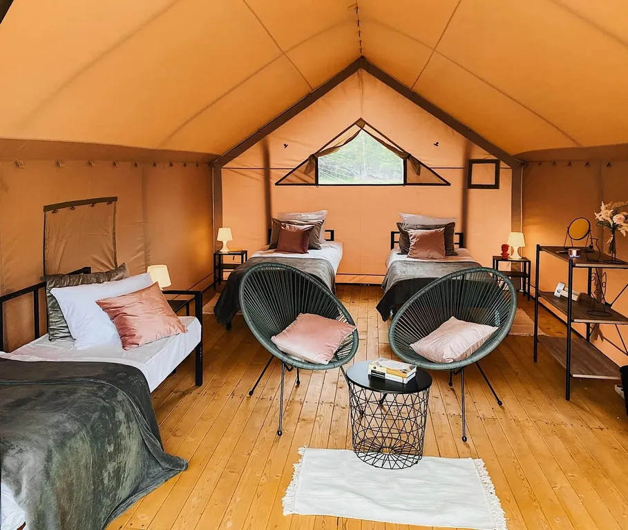 Шатер Люкс с видом на Куршский залив