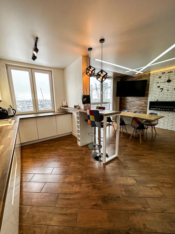 Geometry - просторная квартира с панорамным видом на реку в центре