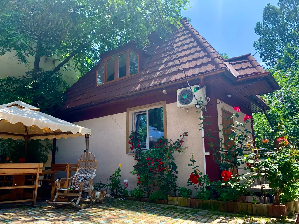 Уютный небольшой дом с кухней и сауной