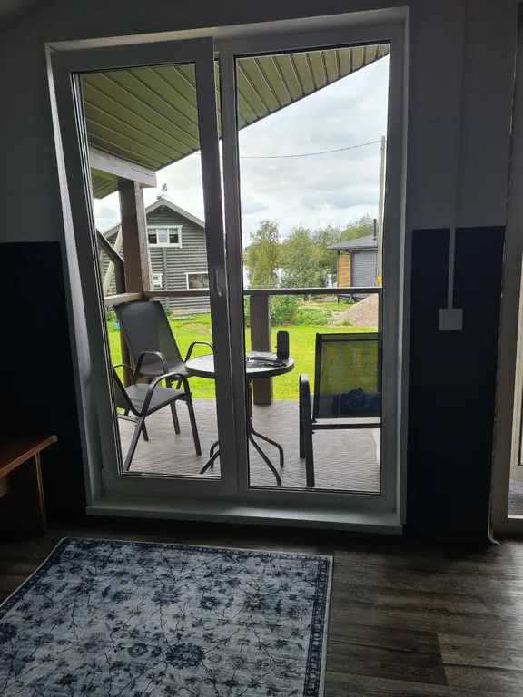 Домик у озера