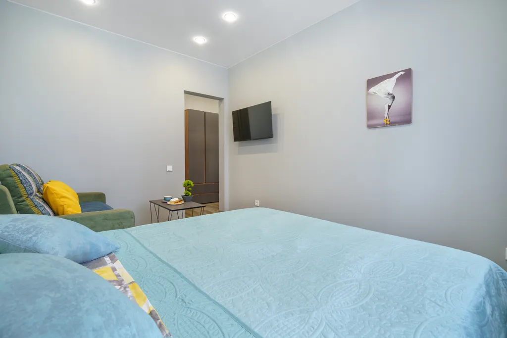 Современная квартира в центре, рядом с Новособорной площадью