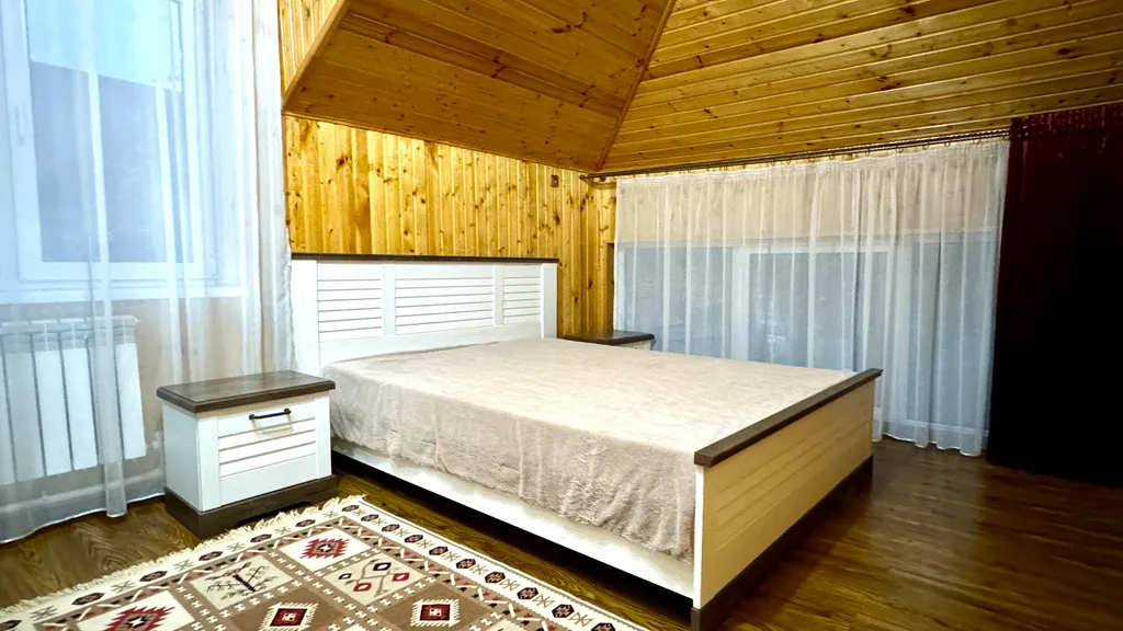 Большой дом у реки в горах с баней и чаном