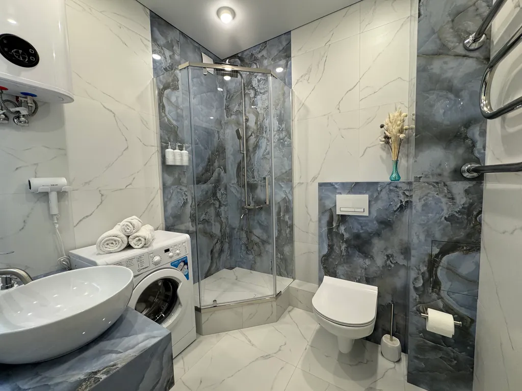 Видовая квартира с дизайнерским ремонтом на берегу реки в белых росах