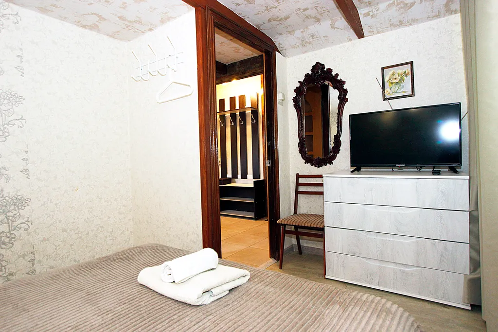 Двухкомнатный дом с уютным двориком