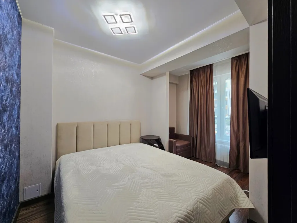 Большая квартира на первой береговой