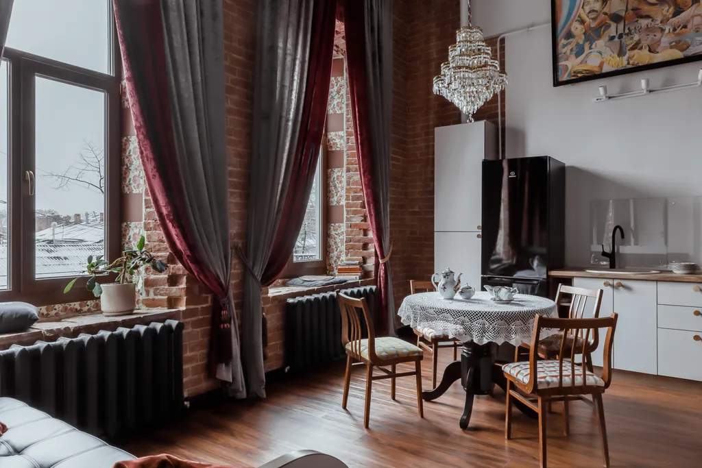 Высокий лофт в центре напротив Мариотт