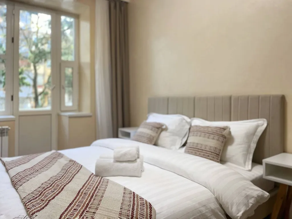 Трехкомнатная квартира в центре города с видом на город — аренда посуточно в Туапсе