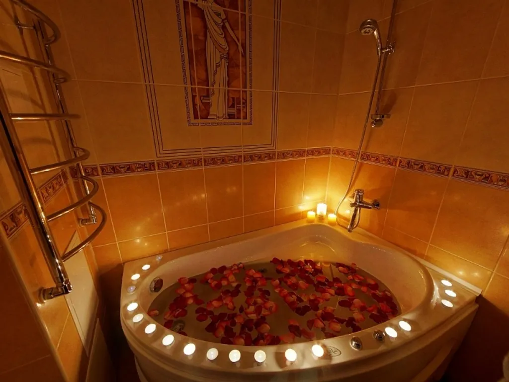 Романтичная квартира golden lux для пары, с джакузи