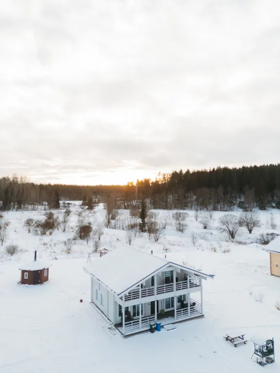 Большой дом с видом на озеро, 3 спальнями, сауной и настольным футболом
