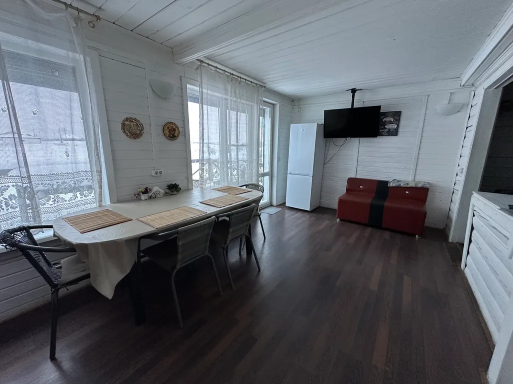 Дом у реки с баней