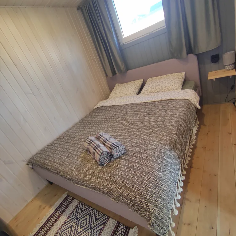 Уютный Сканди домик с видом на холмы, Баня с чаном