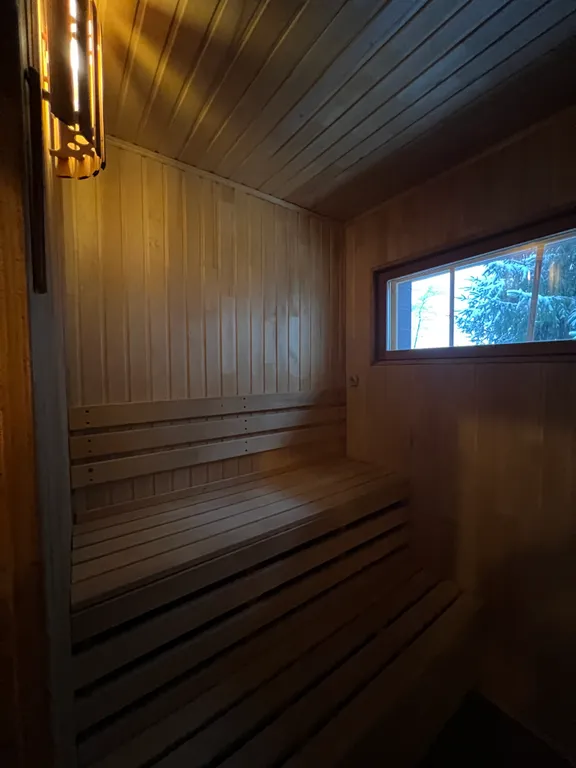 Уютный дом на берегу