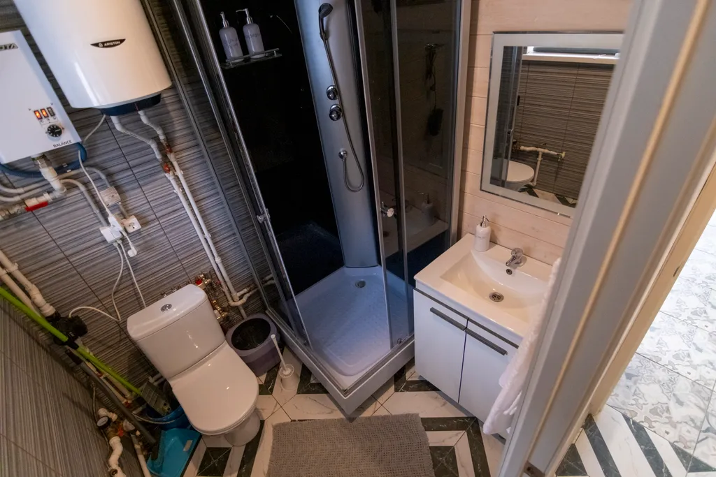 Дом в стиле лофт с своим озером на территории