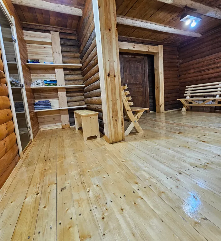 Просторный дом с баней и живым камином