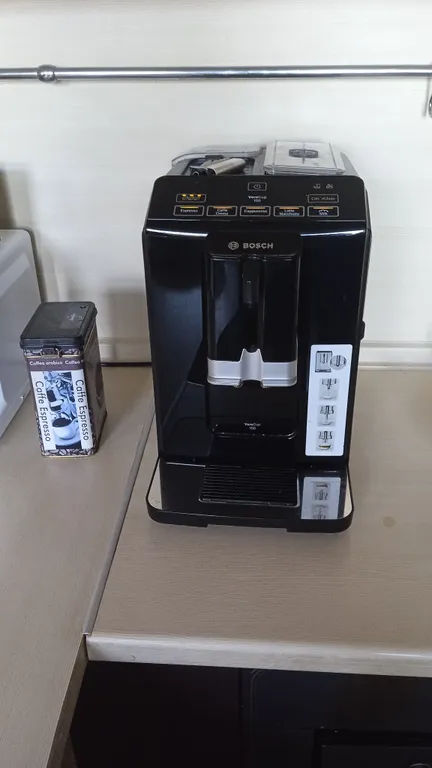 Отдельная большая комната, интернет и связь всегда