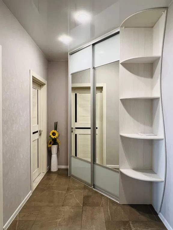 Студия + спальня с джакузи и панорамным балкон около ЛА Трактор