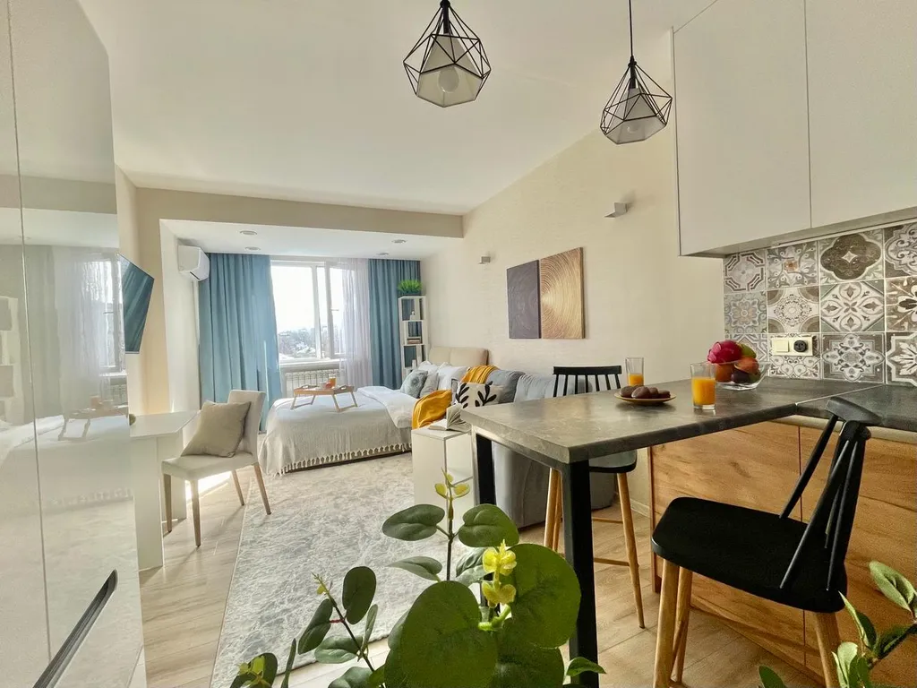 Студия День и Ночь с видом на горы