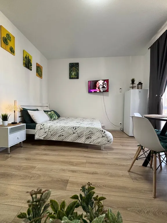 Уютная студия с террасой с видом на горы и бассейны