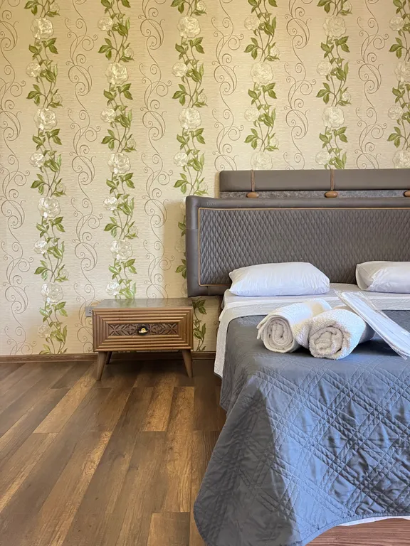 Riverside Cottage R104