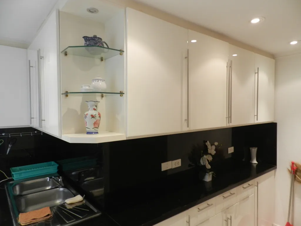 Студия с фронтальным видом на море