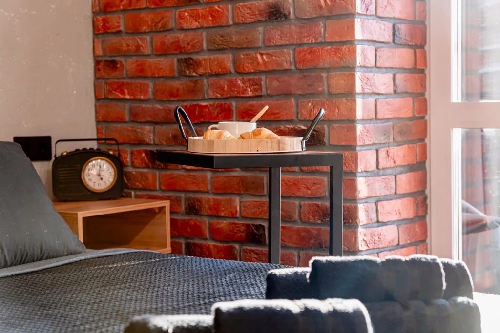 Брутальная студия в стиле лофт, панорамный вид