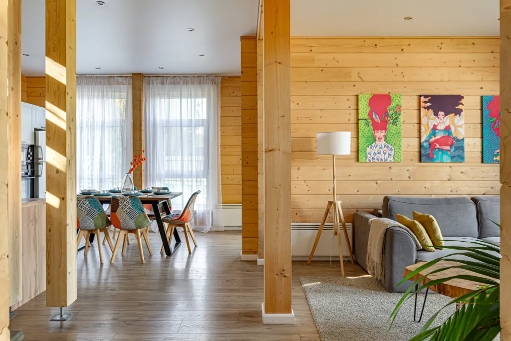 Дом из бруса в лесу с баней и чаном