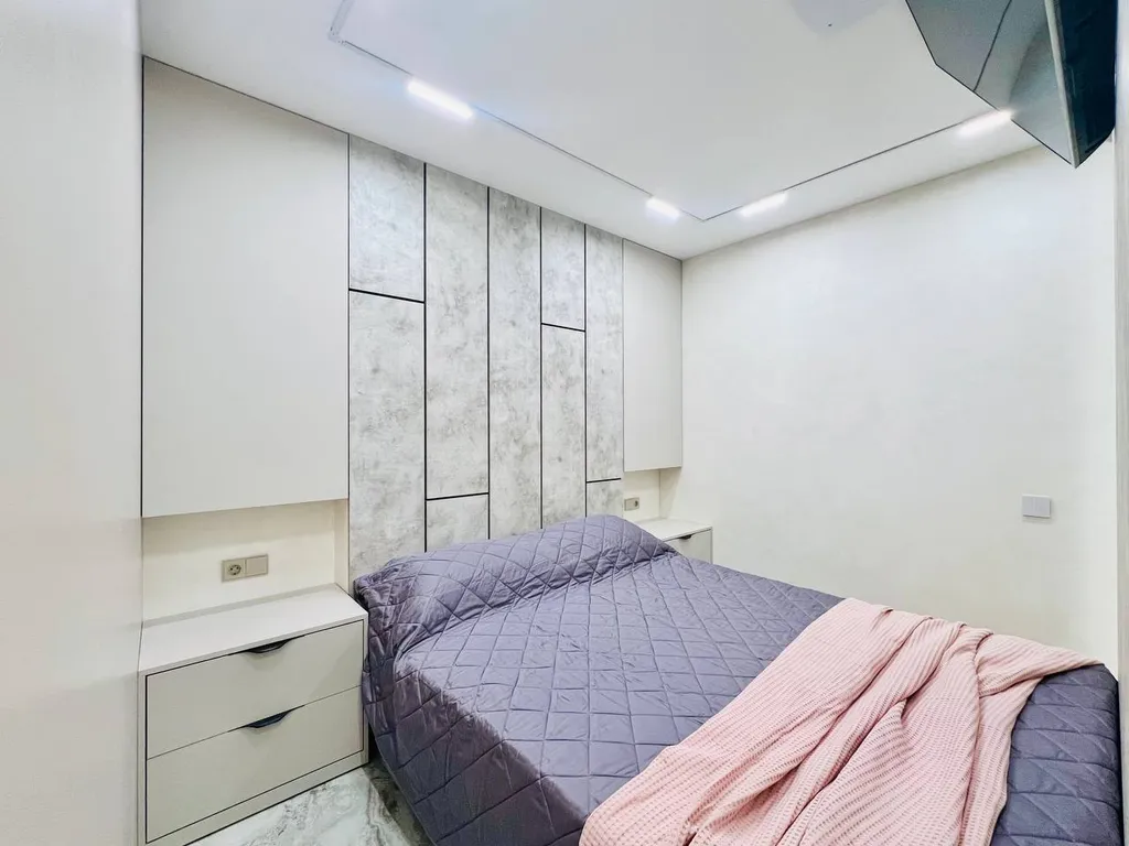 Современный апартамент с бассейном