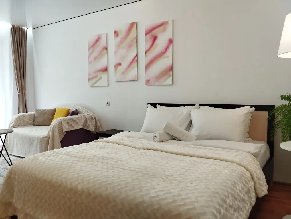 Светлая квартира в самом центре у площади Победы