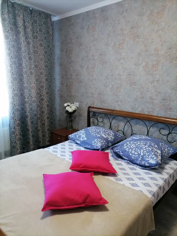 Чистая двухкомнатная квартира на Каштаке