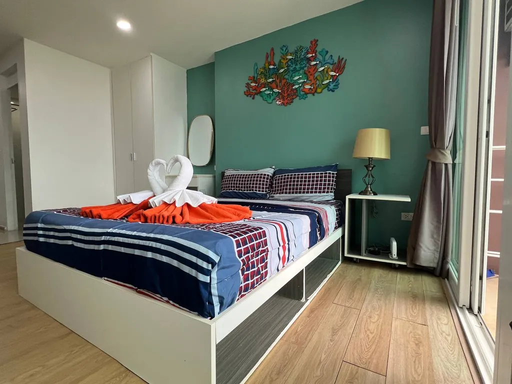 Студия после ремонта с потрясающим видом в центре Каты