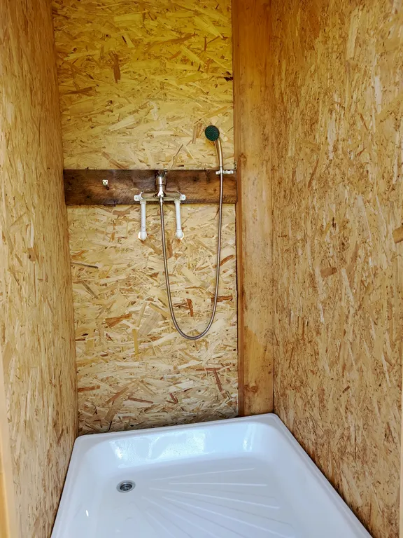 Уютный уединенный домик с видом на горы и реку