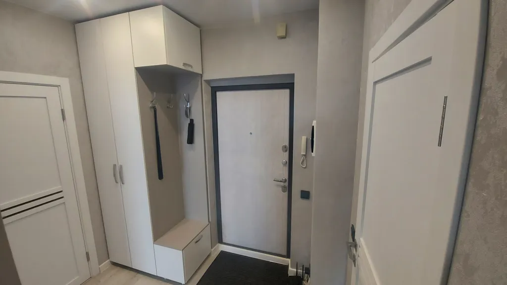 Квартира с видом на город и рощу