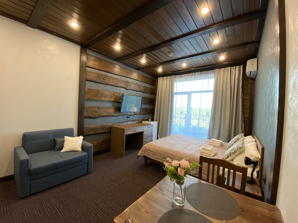 Уютные семейные апартаменты c видом на водоём и горы