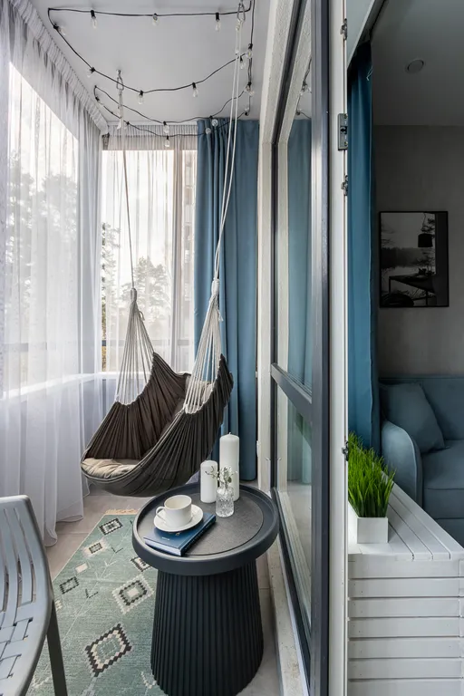 Дизайнерская квартира Облако с качелью на балконе и с видом на сосны