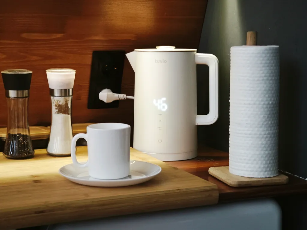 Треугольный дом Lis-A-dom с видом на реку