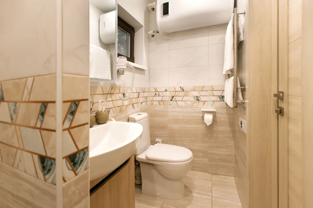 Панорамный домик в сосновом лесу на берегу Волги