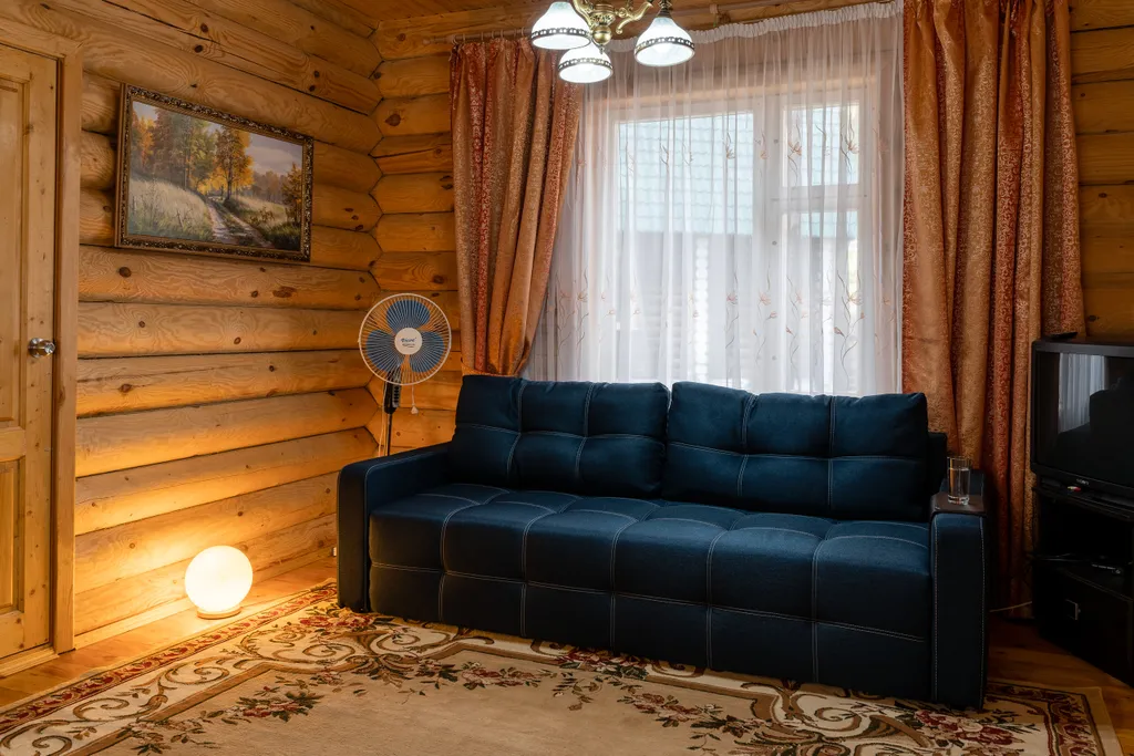 Дом 1 в лесу у реки