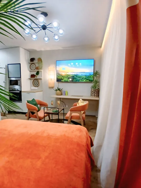 Квартира Квартира Tropic SPA Studio с джакузи XXL и тропическим душем в уютном центре — Минск