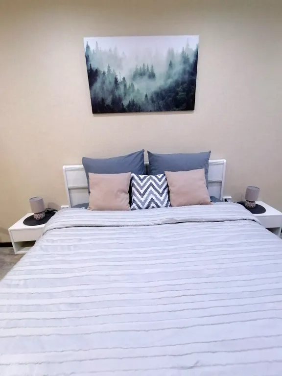 Уютная и тёплая квартира в центре города. Столовая расположена  в доме