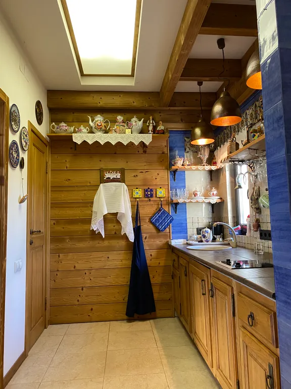 Домик с баней и террасой рядом с фонтанами Петродворца