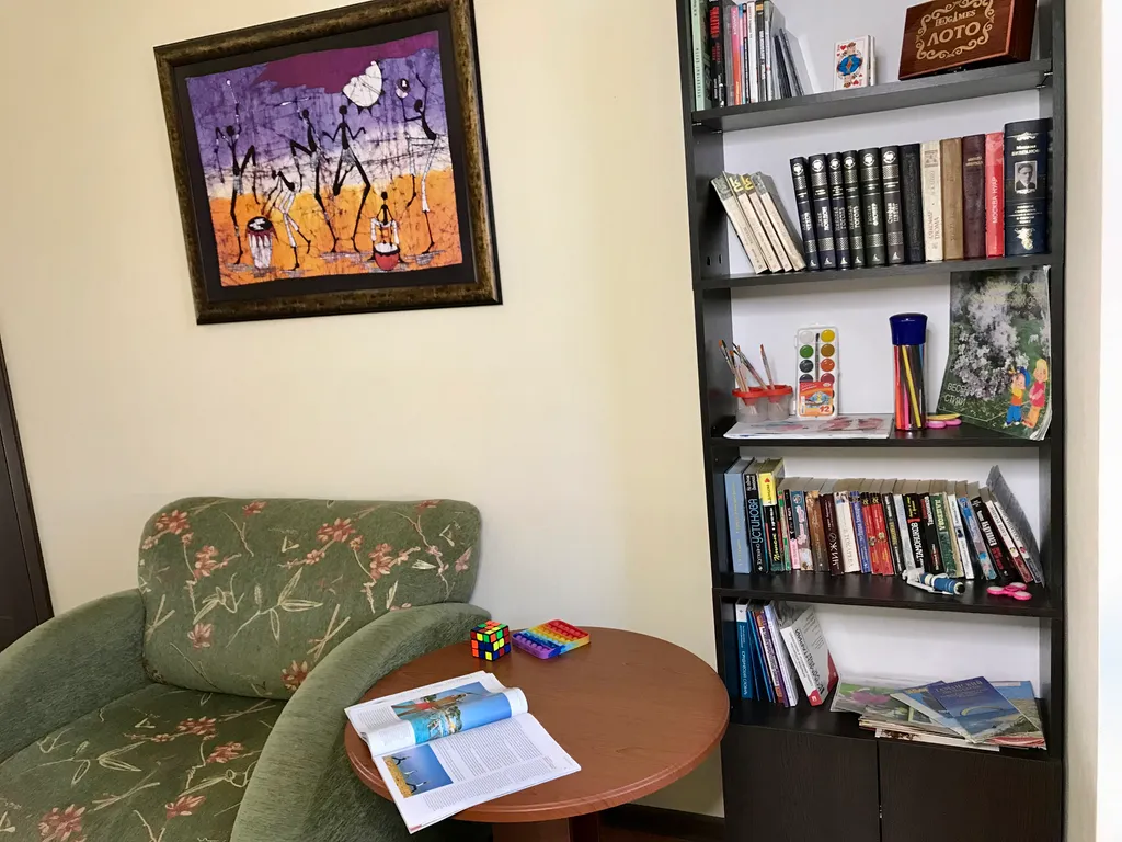 Комната с балконом