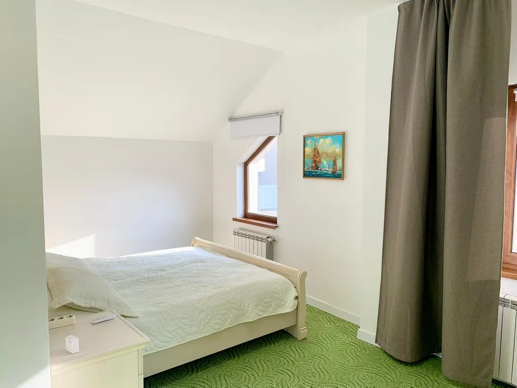 Дом с шикарным видом на горы, с теплым бассейном и баней на дровах