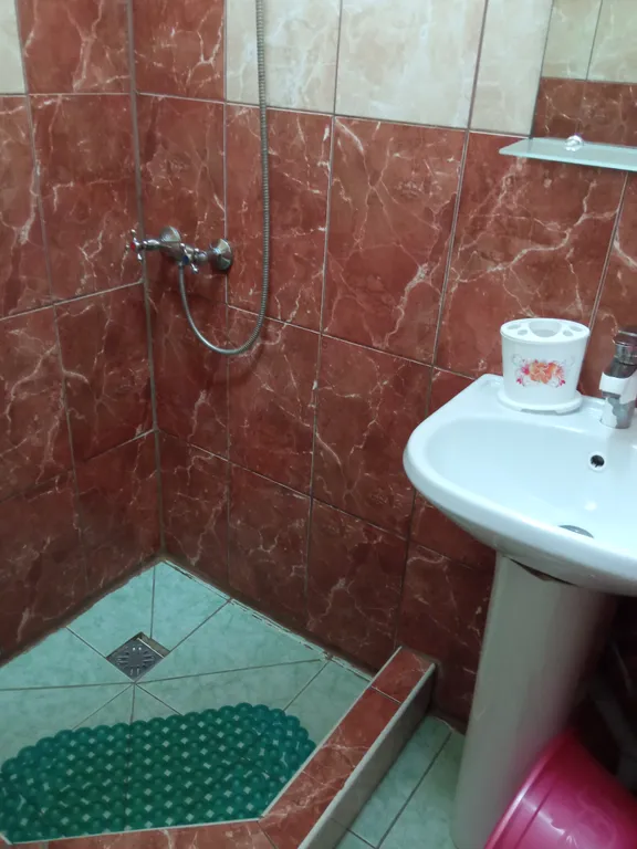 Отдельный номер на троих