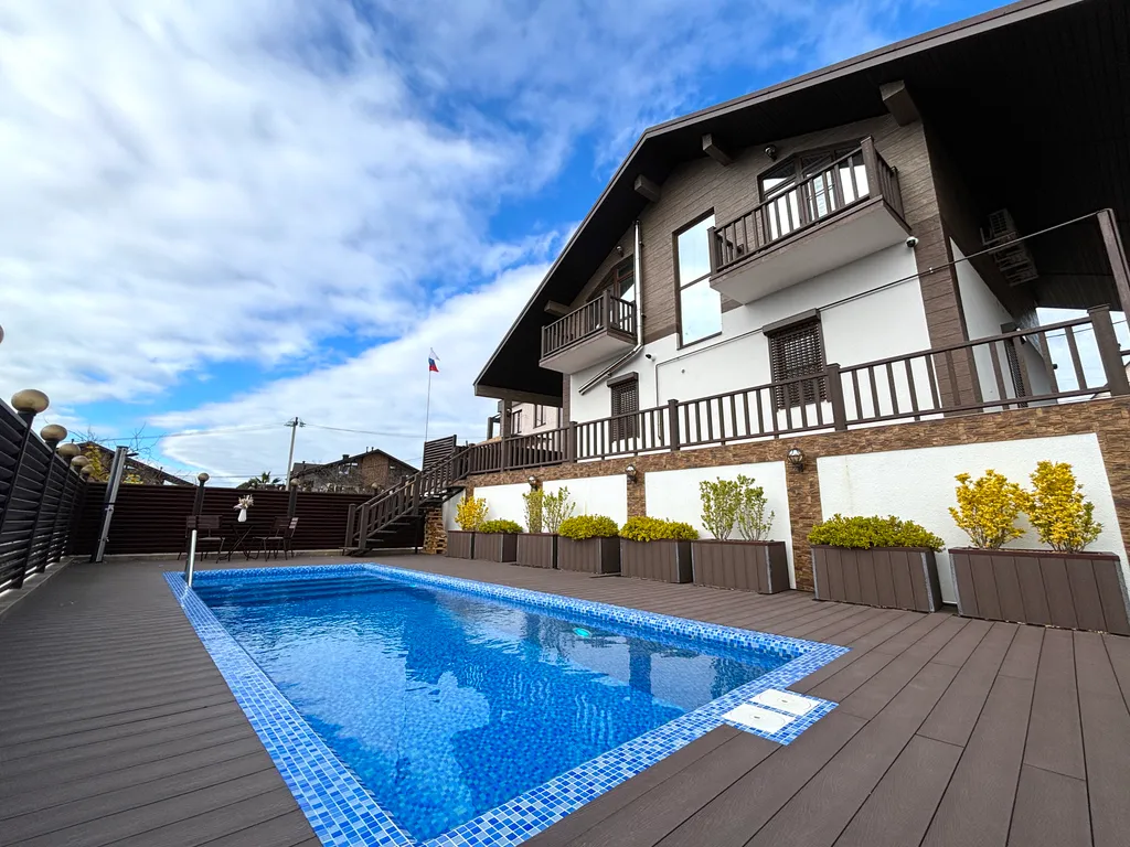 Коттедж Шале Tech с подогреваемым бассейном и 4 спальнями — аренда посуточно в Черешня