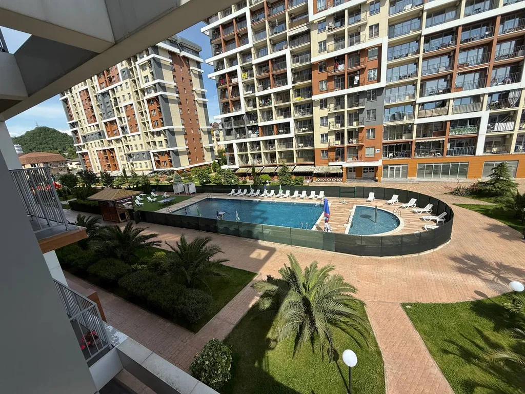 У моря: стильная евротрешка с двумя балконами и видом