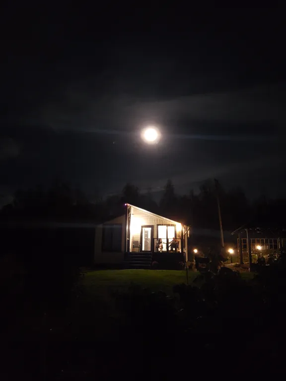 Домик у озера