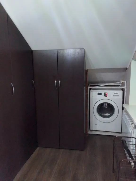 Часть дома с двором и мангалом